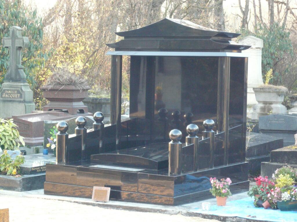 Monument chinois en granit noir fin